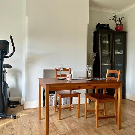 Quiet Double Bedroom With Garden View, Breakfast Hazel Grove Exterior photo