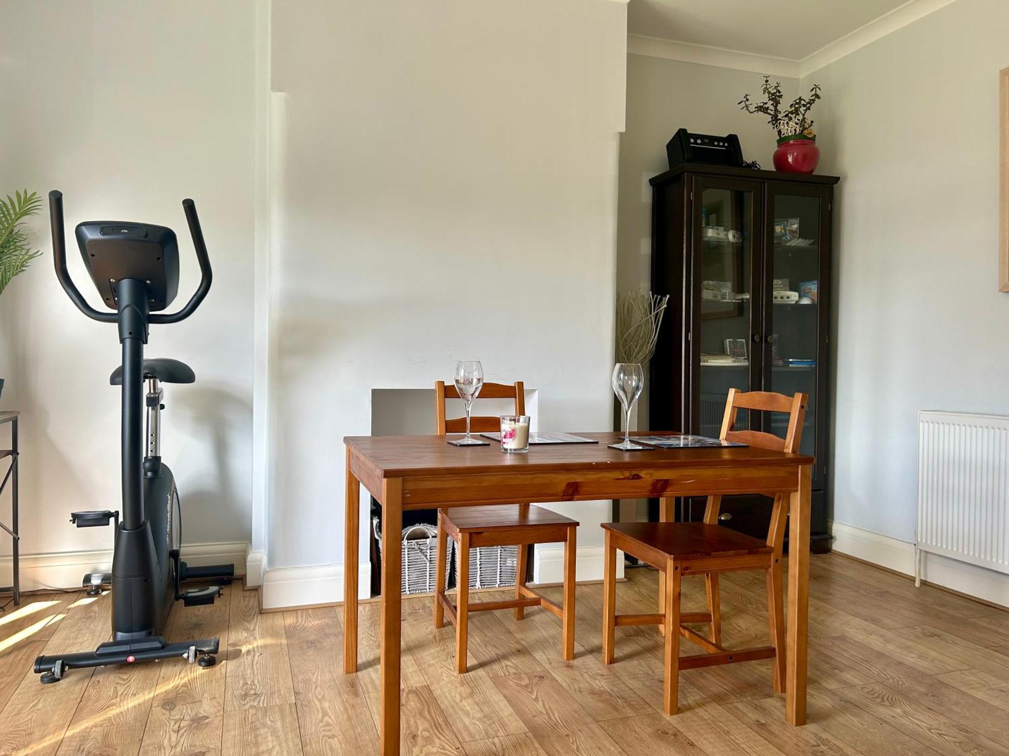 Quiet Double Bedroom With Garden View, Breakfast Hazel Grove Exterior photo
